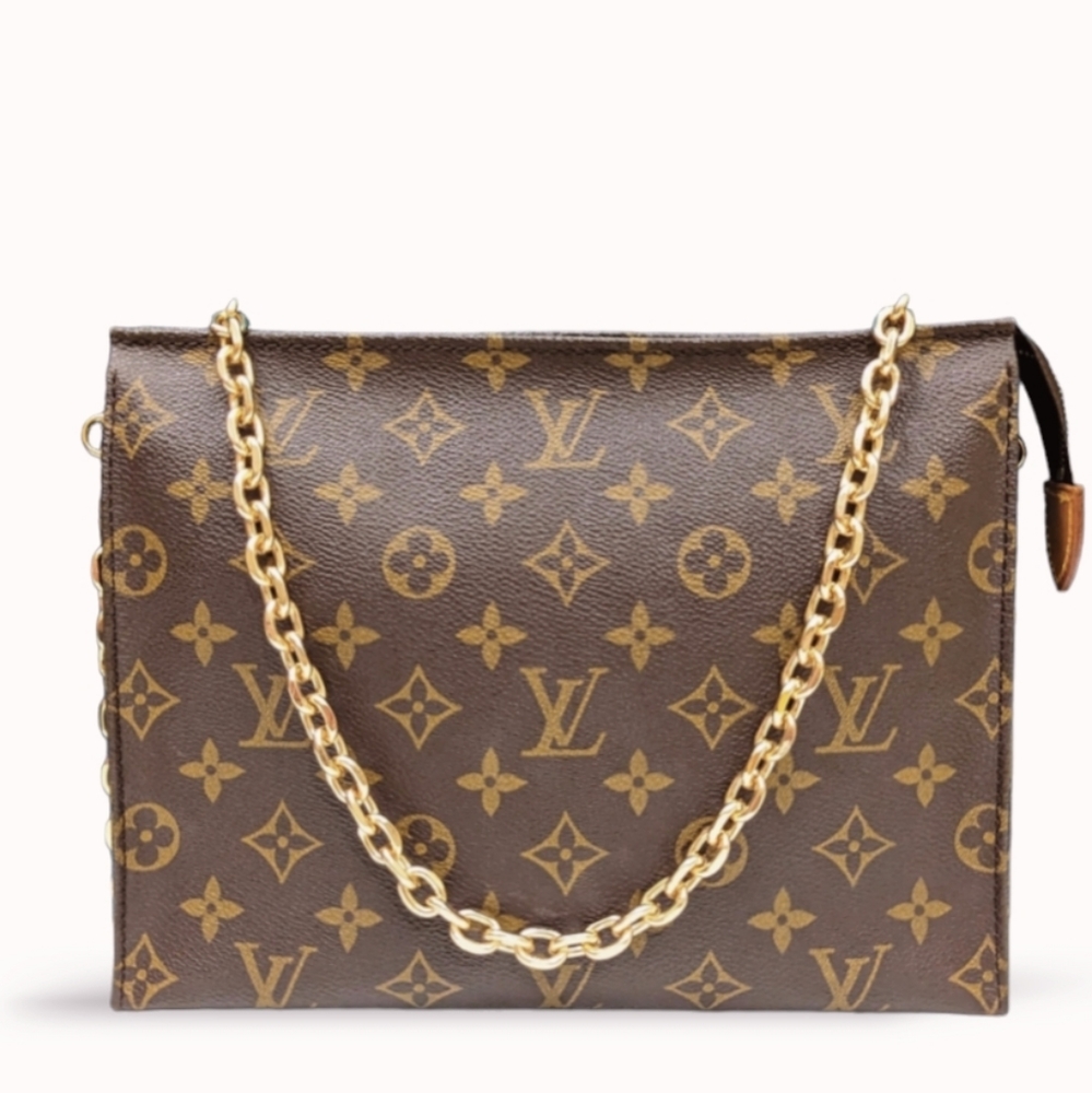 ✨Louis Vuitton✨ Toiletry 26 Brown monogram pouch. Very Good Condition